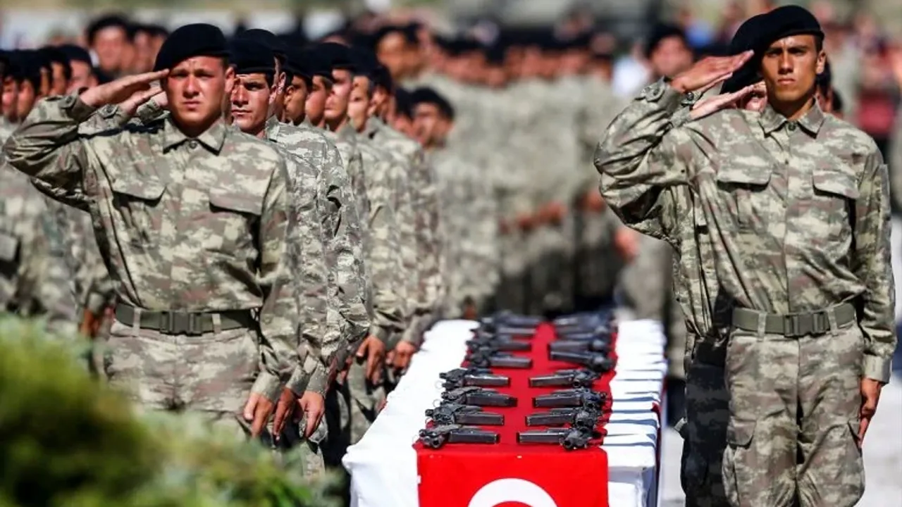 Atatürksüz 'Türkiye Yüzyılı' marşı askerlerin yemin törenlerinde çalınıyor