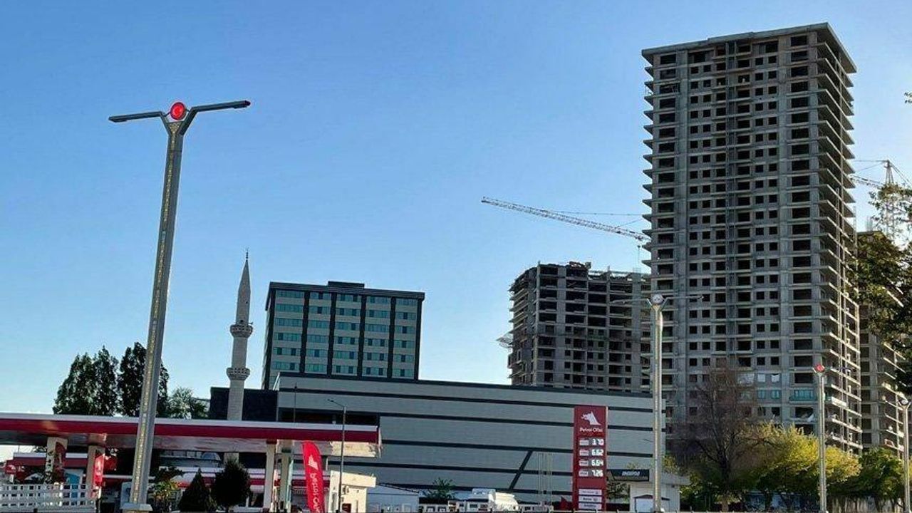 Deprem bölgesine 26 katlı bina yapan AKP'li eski yöneticiye TOKİ'den 329 milyon 500 bin liralık ihale