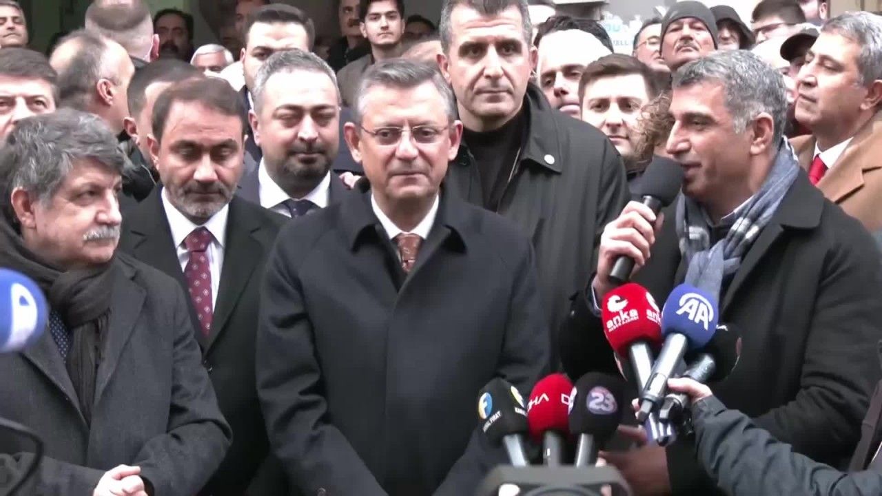 Özgür Özel, CHP Elazığ İl Başkanlığını ziyaret etti