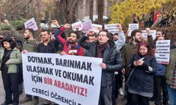 Ankara Üniversitesi öğrencileri sorunlarını şeker ezerek protesto etti