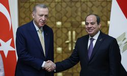 Erdoğan 12 yıl sonra Mısır’da... Sisi karşıladı