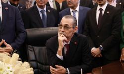 Etimesgut Belediye Başkanı Erdal Beşikçioğlu mazbatasını aldı