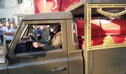 Şehit Sözleşmeli Er Ömer Cinkara Son Yolculuğuna Uğurlandı