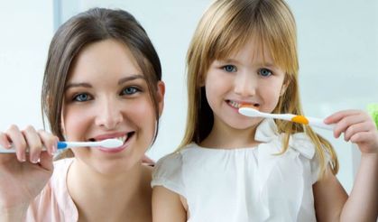 Çocuklara diş fırçalama alışkanlığı ilk dişlerle kazandırılmalı