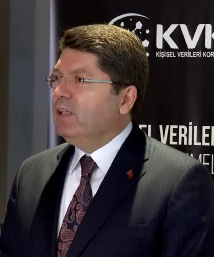 Adalet Bakanı Yılmaz Tunç çıplak arama iddialarına yanıt verdi