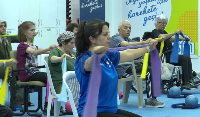 Parkinson hastaları Antalya Büyükşehir Belediyesi'nin merkezlerinde egzersiz yapıyor