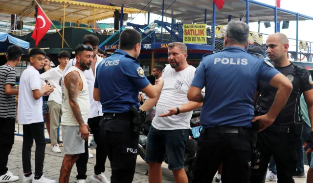 Antalya'da Tur Teknesine Pala ve Bıçaklarla Saldırı: 4 Yaralı, 2 Gözaltı