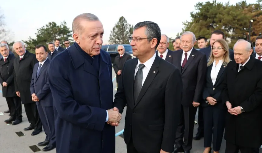 Özel'den Erdoğan'ın Anayasa çağrısına yanıt: "Bir şeyi değiştirmek istiyorsanız..."