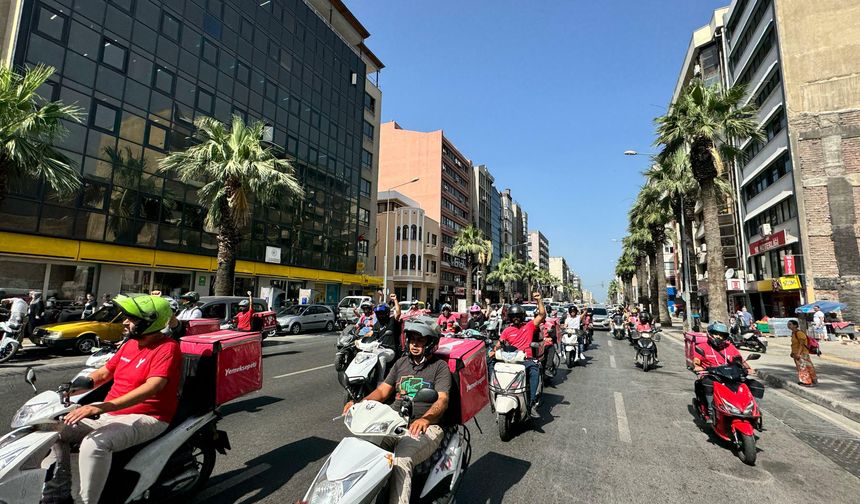 İzmir'de moto kuryelerden "Yaşamak istiyoruz" eylemi