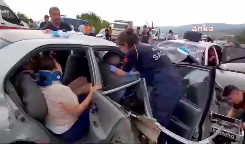 Burdur’da iki araç birbirine girdi: 2 kişi hayatını kaybetti, 8 kişi yaralandı