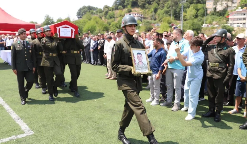 Şehit Er Ahmet Saygın yapılan törenle memleketi Düzce'de toprağa verildi