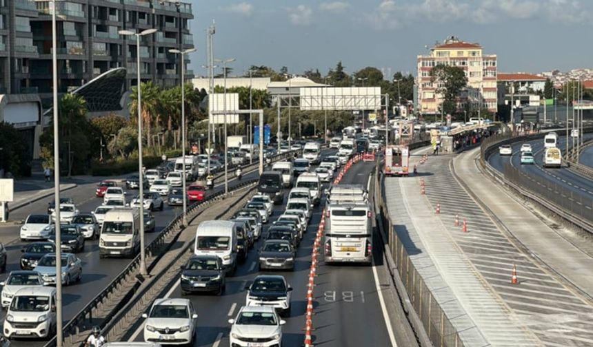 İstanbul'da "Beyaz Yol" Çalışması: Beşyol Metrobüs Durağı Geçici Olarak Kapatılıyor